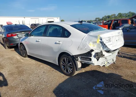 2024 Kia Forte Lxs z USA, uszkodzony, nr VIN 3KPF24AD0RE703227